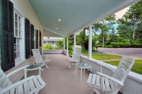 53 Kings Hwy, Westport CT  06880-4711 exterior