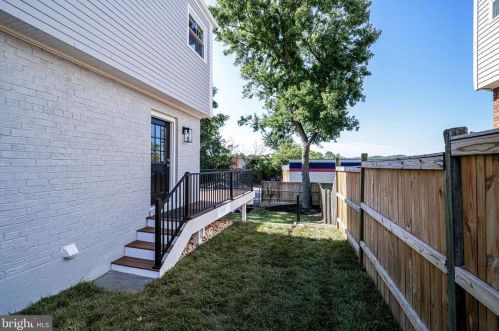 3930 Vermont Ave, Alexandria VA  22304-6325 exterior