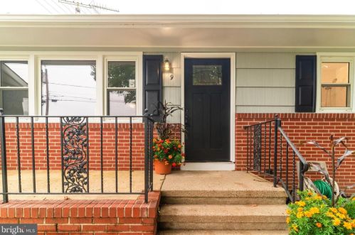 9 Iorio Dr, Trenton, NJ 08620-1221