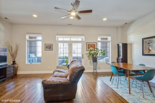 3828 Lincoln Ave, Chicago, IL 60613-3520