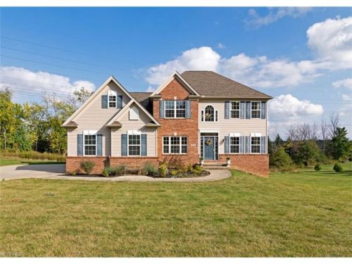 7533 Maplewood Dr, Cleveland OH  44139-5356 exterior