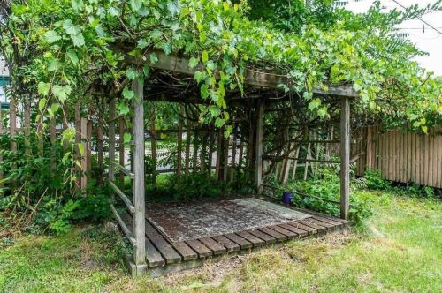 514 Kalamazoo St, Paw Paw MI 49079-1130 exterior