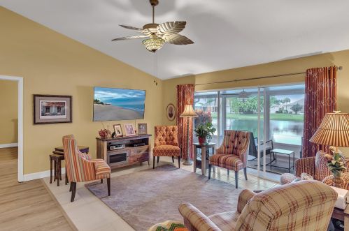 499 Casanova Cir, Fort Pierce FL  34986-1713 exterior