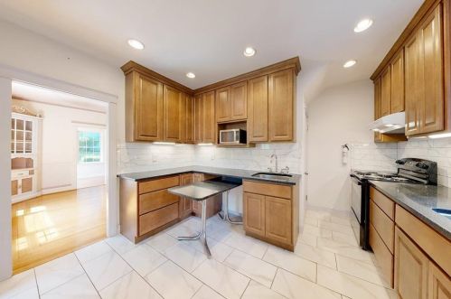 293 Doyle Ave, Providence RI 02906-3354 exterior