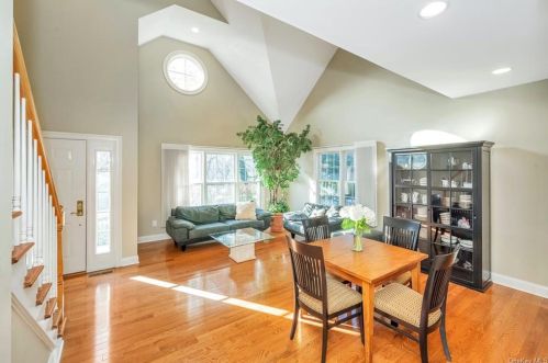 59 Le Grande Ave, Greenwich, CT 06830-6768