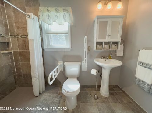 24 Anita Dr, Jackson Twp NJ 08527-4901 exterior