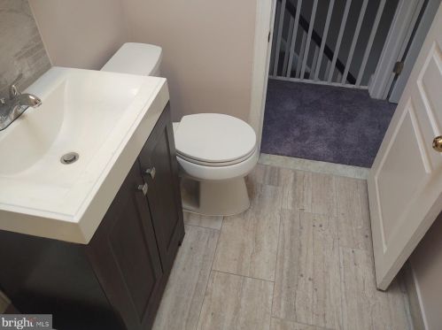 6658 Erdrick St, Philadelphia PA 19135-1604 exterior