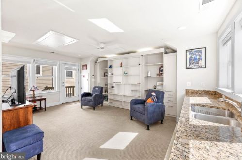 725 Custis Ave, Alexandria VA 22301-1422 exterior