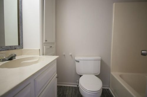 2223 Crosstimbers St, Huntsville TX 77320-3403 exterior