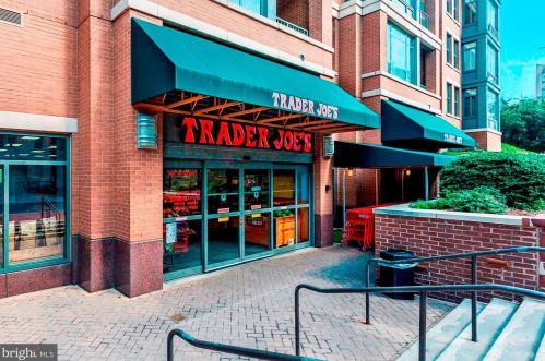 2425 L St, Washington DC  20037-2408 exterior