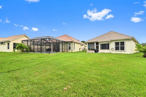 540 New Castle Cv, Fort Pierce FL 34986-3406 exterior