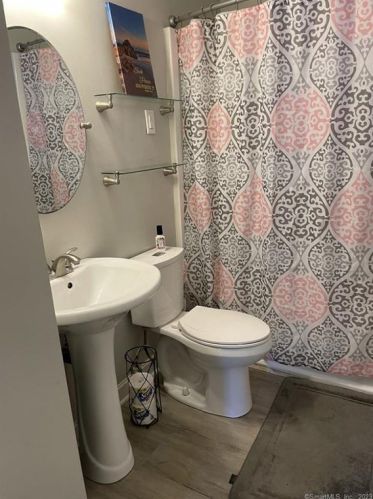 88 Middle Tpke, Manchester CT  06040-4031 exterior