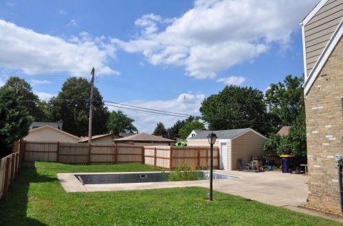 2053 105th St, Milwaukee WI  53227-1209 exterior