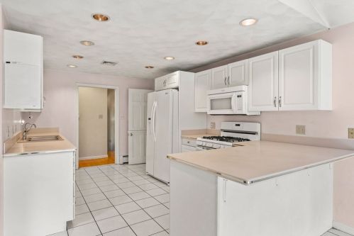 183 Appleton St, North Andover MA 01845-3119 exterior