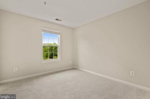 3805 Eisenhower Ave, Alexandria VA 22304-6427 exterior