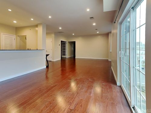 347 Pond Ln, Piscataway NJ  08854-7400 exterior