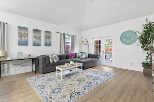 865 105 Ave, Naples FL 34108-1838 exterior