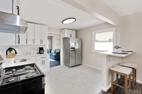 40 Markham Rd, Edison NJ  08817-4129 exterior