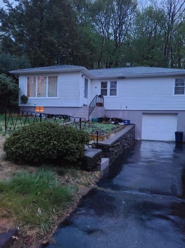 45 Westview Rd, Worcester, MA 01602-2527