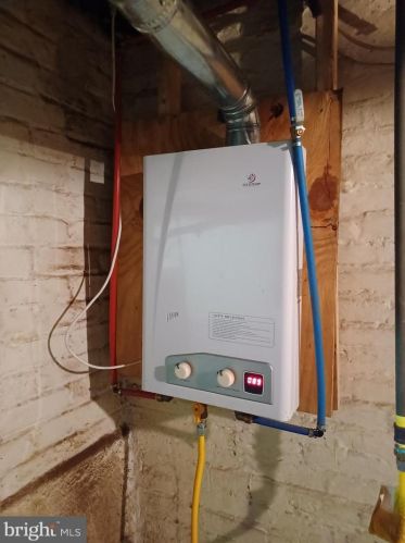 418 Poplar St, Lancaster PA 17603-5535 exterior