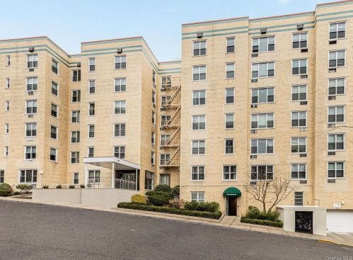 2390 Palisade Ave, Bronx NY 10463-6217 exterior