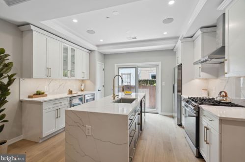 2200 Kater St, Philadelphia PA 19146-1139 exterior