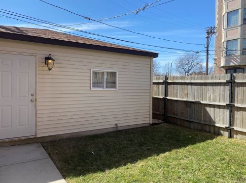 421 50 St, Chicago IL 60615-2222 exterior