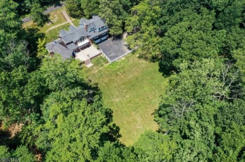 144-1 Roundtop Rd, Bernardsville, NJ 07924-2126