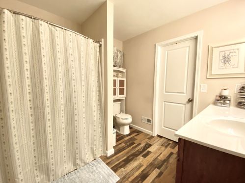 554 Oak Mdw Dr, Middlevle MI 49333-8478 exterior