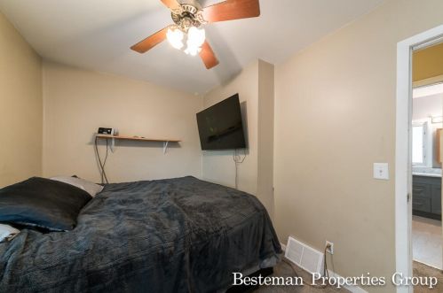 1631 Huizenga St, Meskegon MI  49442-5939 exterior