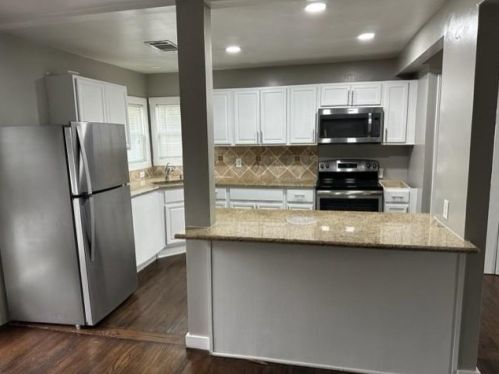 2148 Brookfield Ave, Dallas TX  75235-3114 exterior