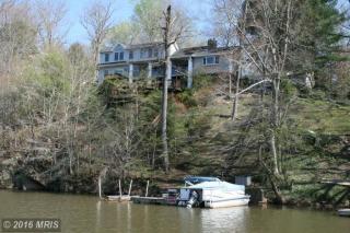 8230 Hickory Hill Dr, Manassas VA  20112-3159 exterior