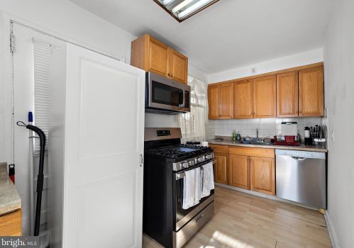 1024 Knorr St, Philadelphia PA 19111-4932 exterior