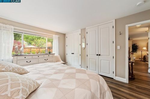 907 Hastings Dr, Concord CA 94518-3821 exterior