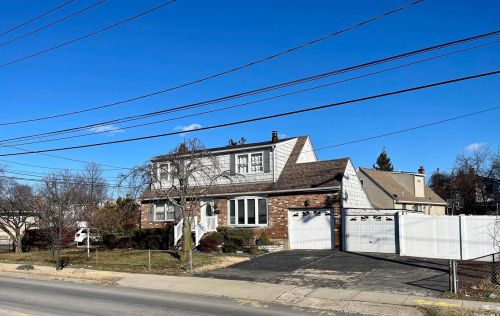 11 Commack Rd, Babylon, NY 11703-2711