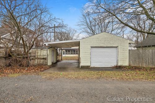 1472 Montgomery Ave, Meskegon MI 49441-1763 exterior