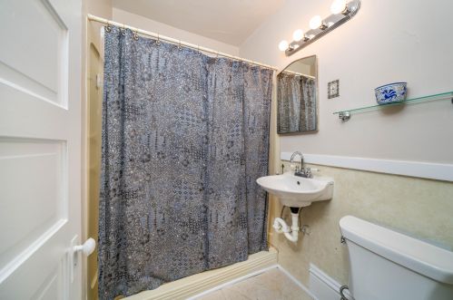 910 Davis St, Kalamazoo MI 49008-1195 exterior