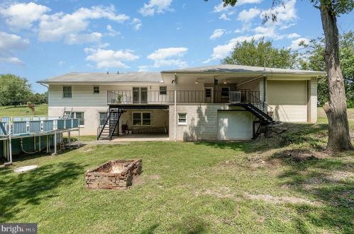 7197 Un Deposit Rd, Hummelstown PA 17036-9213 exterior