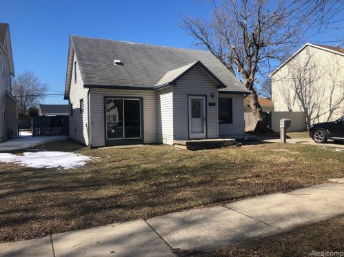 8305 Fenton St, Dearborn Heights MI  48127-4501 exterior