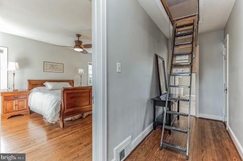 1612 Oakcrest Dr, Alexandria VA 22302-2337 exterior