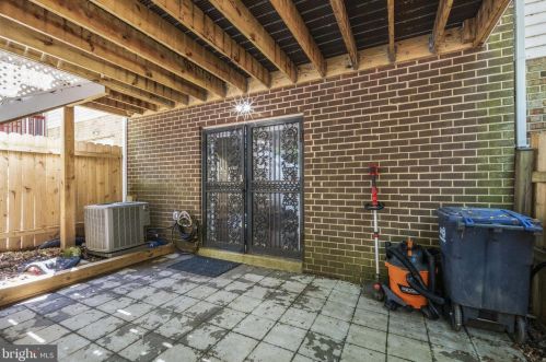 1956 Vly Ter, Washington DC 20032-4626 exterior