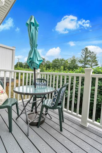 6 Townsend Dr, Dover NH 03820-6514 exterior