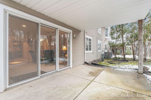 4323 Vly Side Ct, Grand Rapids MI 49525-9690 exterior