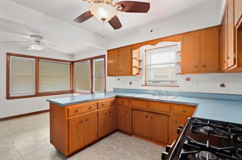 5655 Kenneth Ave, Chicago IL 60646-5907 exterior