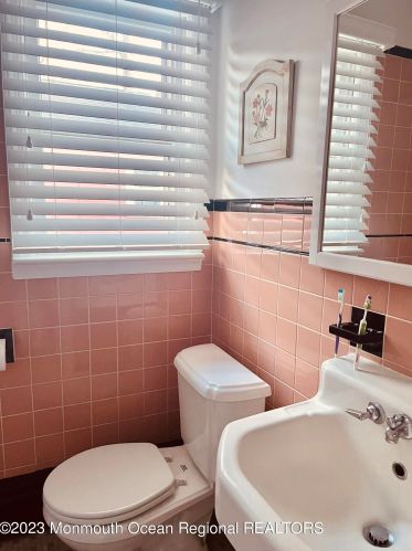 249 Osborne Ave, Point Pleasant Beach NJ  08742-4633 exterior