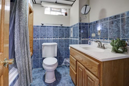 6619 Cicero Ave, Chicago, IL 60638-5805