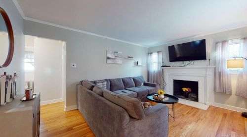 33 Linnmore Dr, Manchester CT  06040-3813 exterior