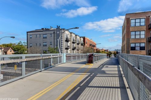 1542 Rockwell St, Chicago IL 60622-1647 exterior