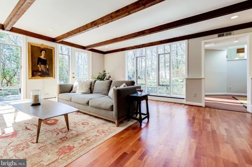 7804 Ridgecrest Dr, Alexandria VA 22308-1053 exterior