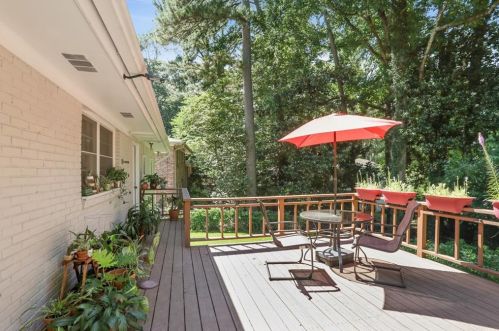 1861 Crestline Dr, Atlanta GA  30345-3871 exterior